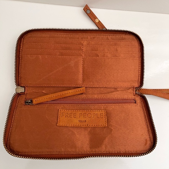 FREE PEOPLE Vegan Wallet/Wrislet Brown color w/ multiple cardslots & zip closure - Picture 8 of 8